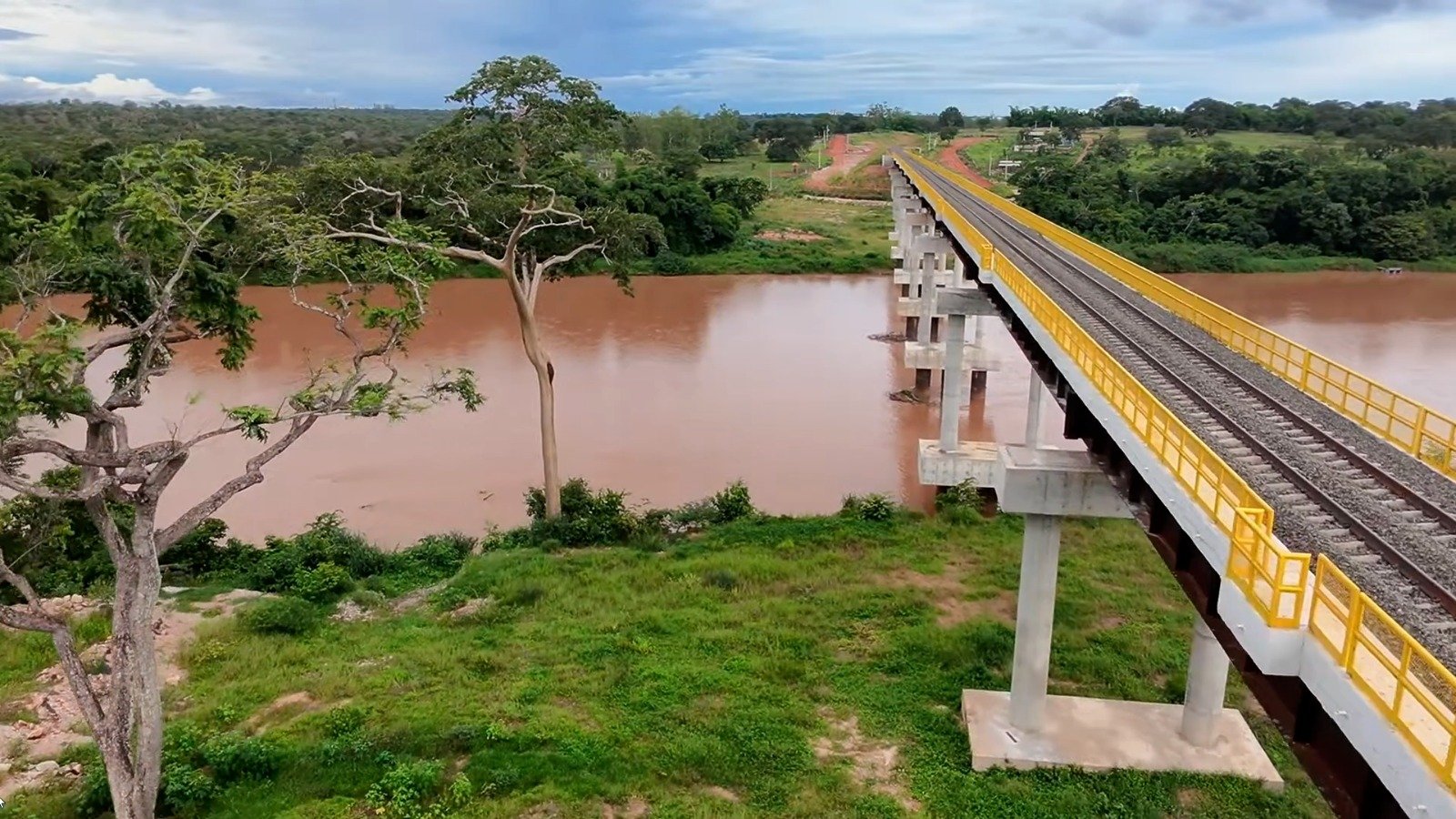 Wilson Santos propõe nome de ex-governador para ponte ferroviária sobre o Rio Vermelho